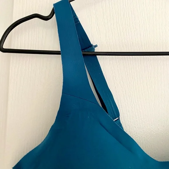 Lululemon Fine Form Marshmallow Bra Bermuda Teal (Size 36E)